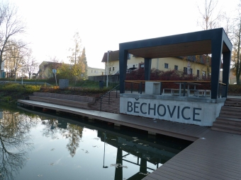 Pobytové molo u Šarlatského rybníka p1450412.jpg.