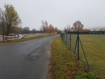 Rozšíření parkoviště vedle sportovního areálu v Semicích 20211113_112047.jpg.